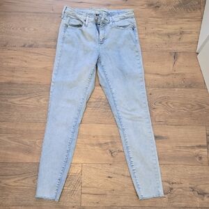 Universal Thread Women's Light Wash Skinny Jeans